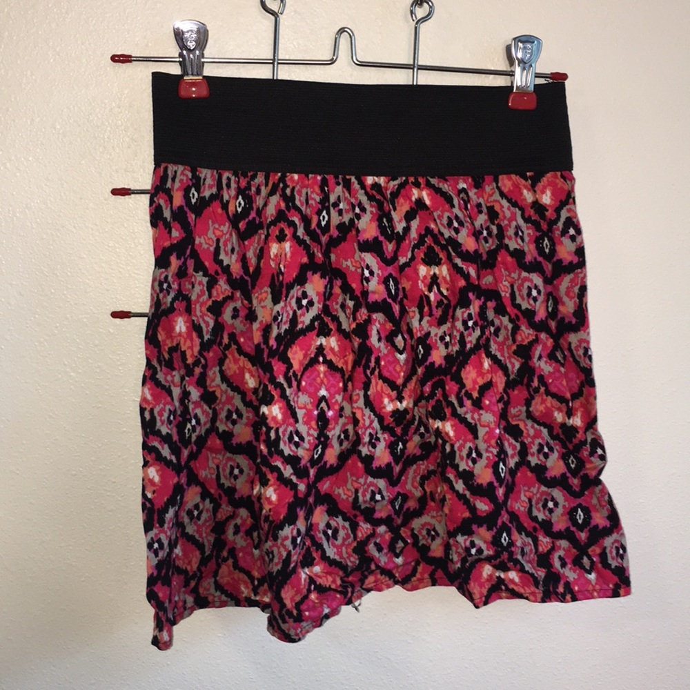 Fun patterned mini skirt